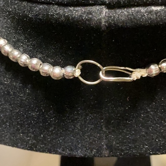 Silver and Turquoise Beaded Necklace
Arrowhead 1970 vintage - Picture 4 of 13